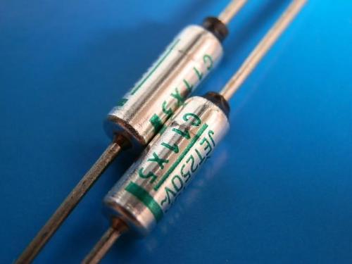 保險(xiǎn)絲的性能受什么影響?